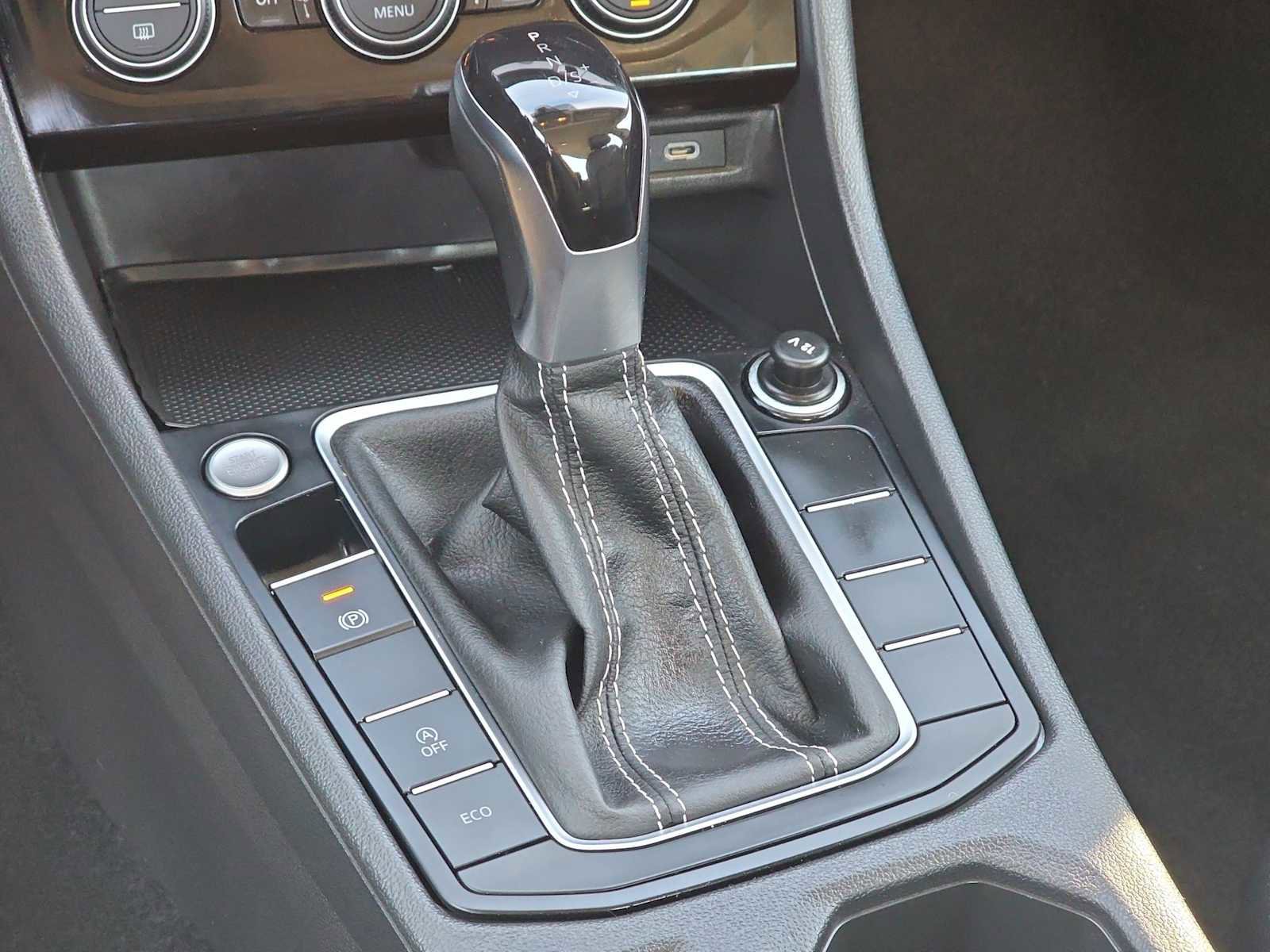 Used 2024 Volkswagen Jetta SE image 21