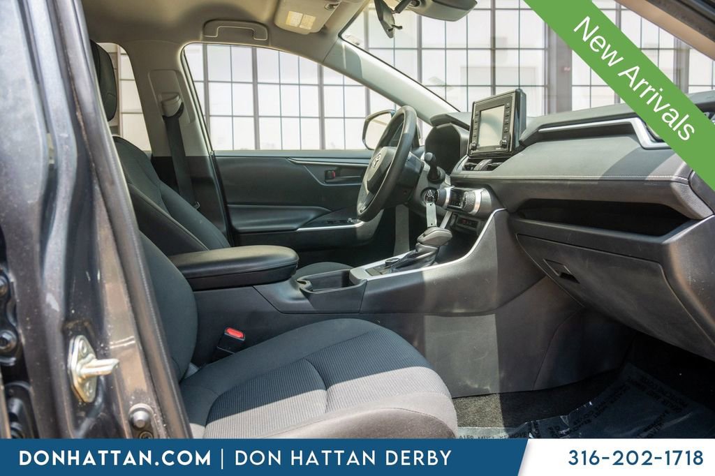 Used 2020 Toyota RAV4 LE AWD/4WD image 21
