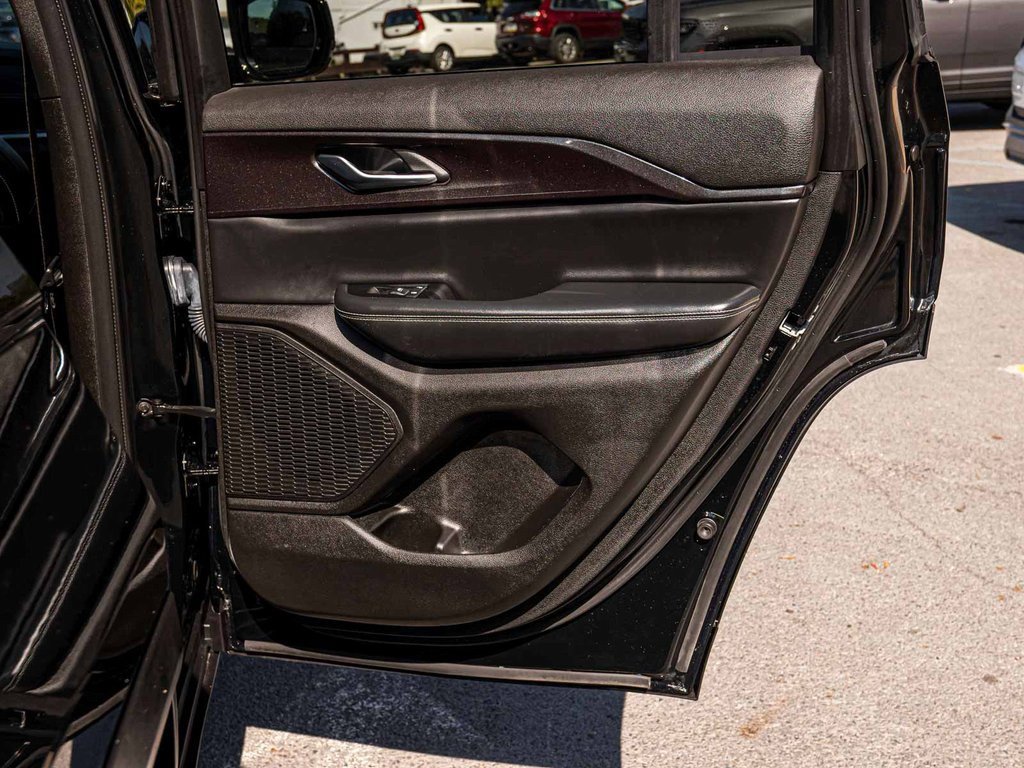 Used 2023 Jeep Grand Cherokee Altitude image 15
