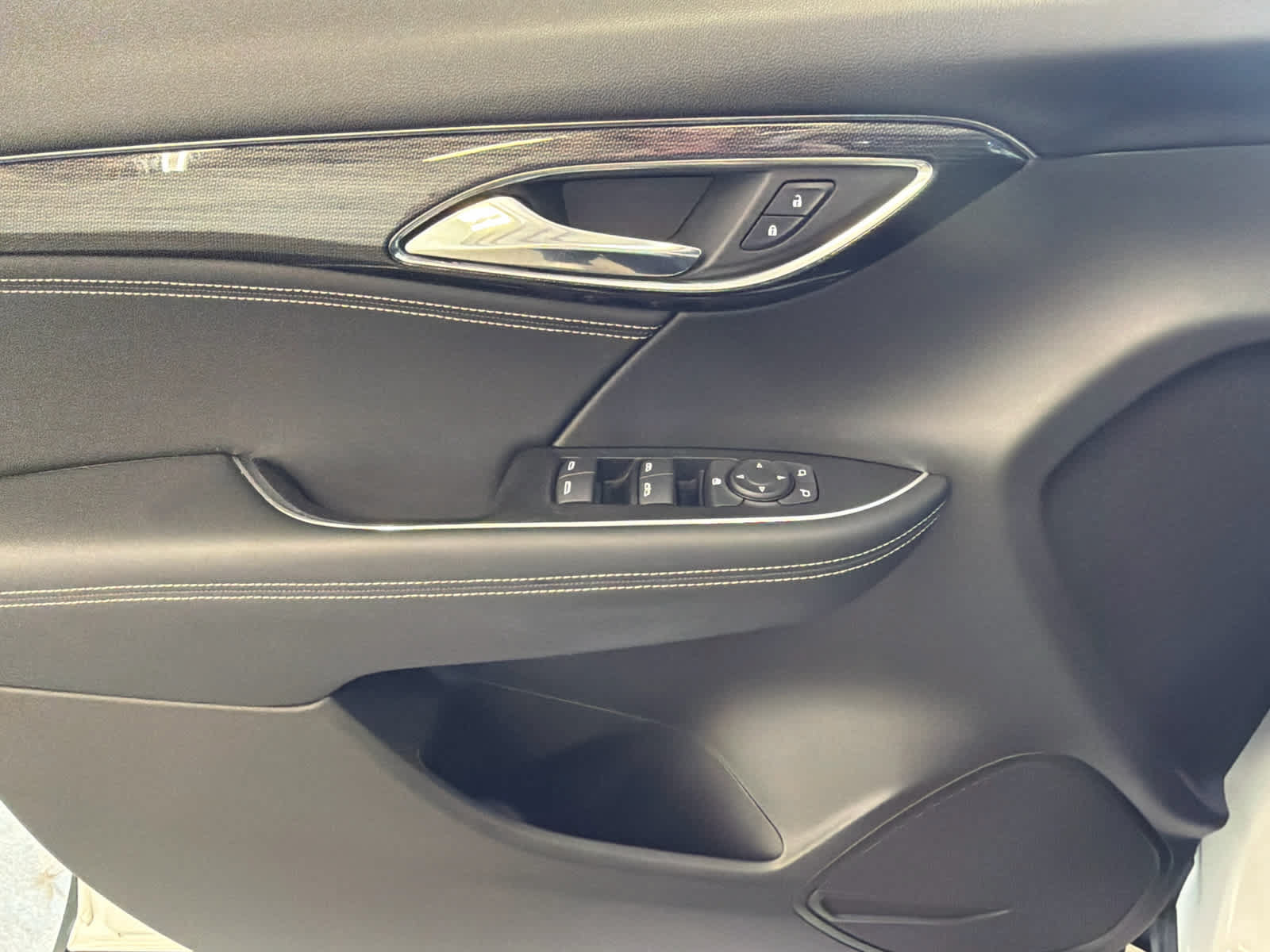 Used 2023 Buick Envision Preferred FWD image 18