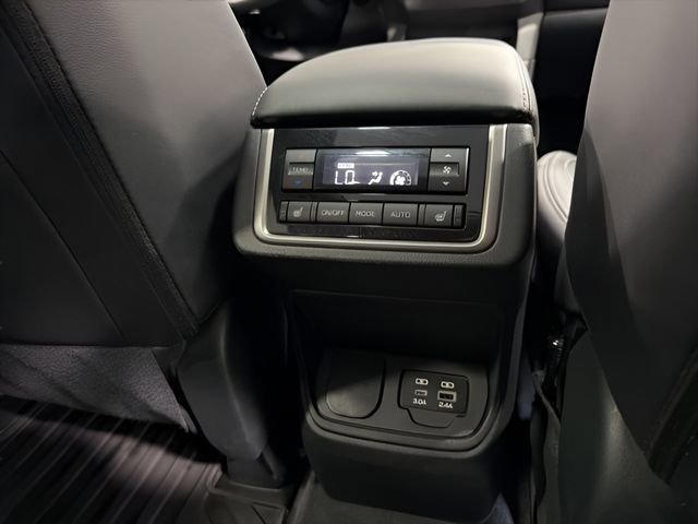 Certified 2025 Subaru Ascent Limited w/ Popular Package #2 image 37