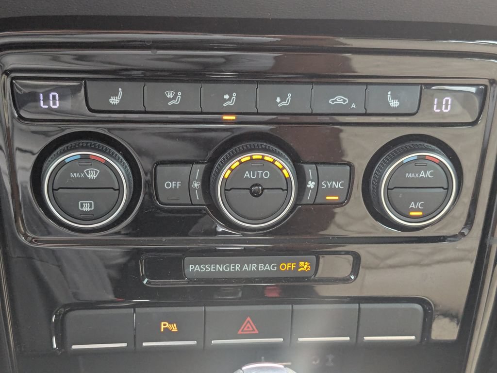 Used 2019 Volkswagen Beetle 2.0T Final Edition SEL FWD image 44