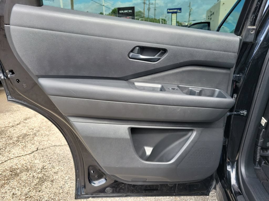 Used 2024 Nissan Pathfinder SV FWD image 15