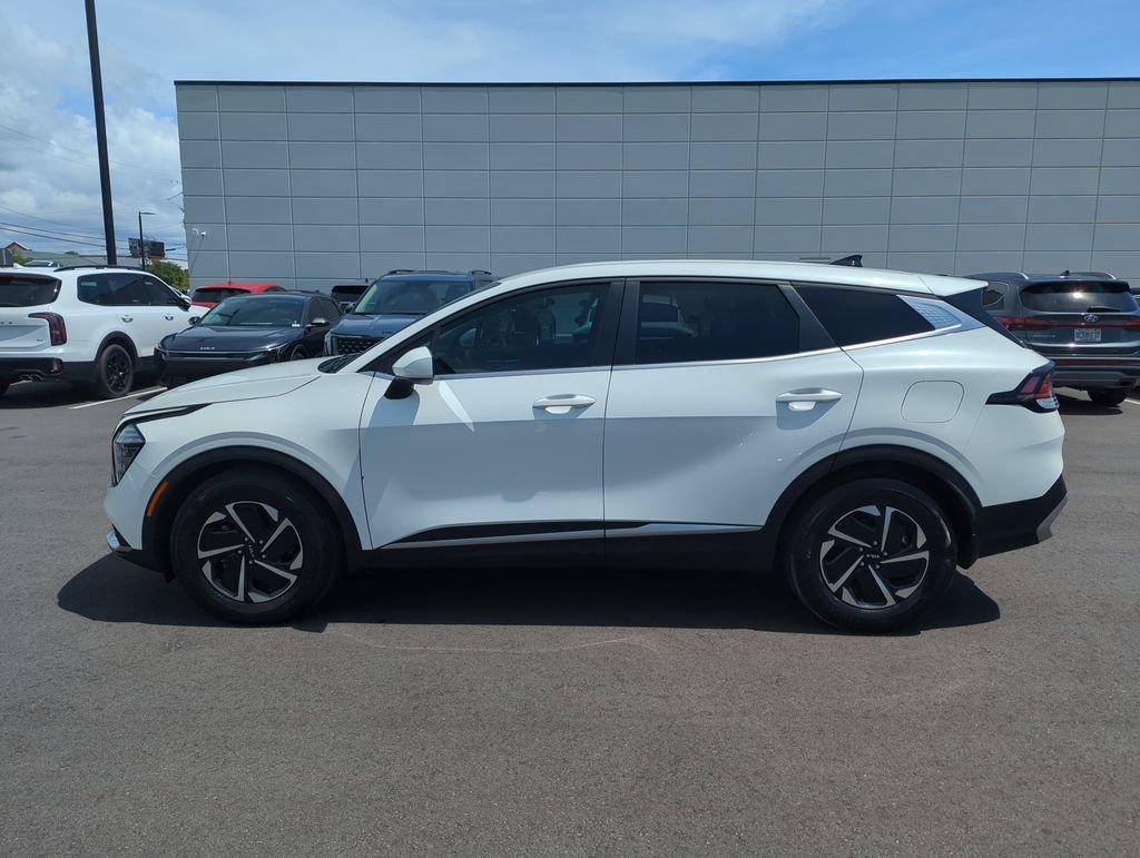 Used 2025 Kia Sportage LX FWD image 4