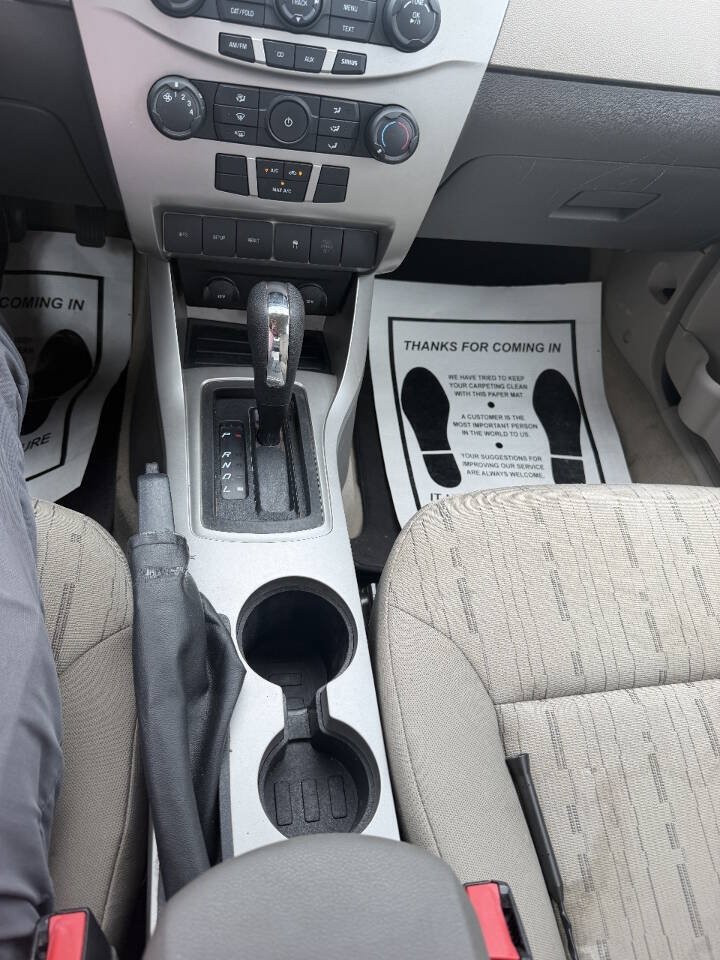 Used 2010 Ford Focus SE FWD image 18