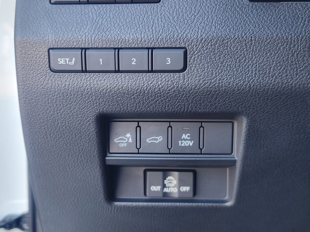 Used 2024 Lexus GX 550 w/ Accessory Package (Z1) image 21