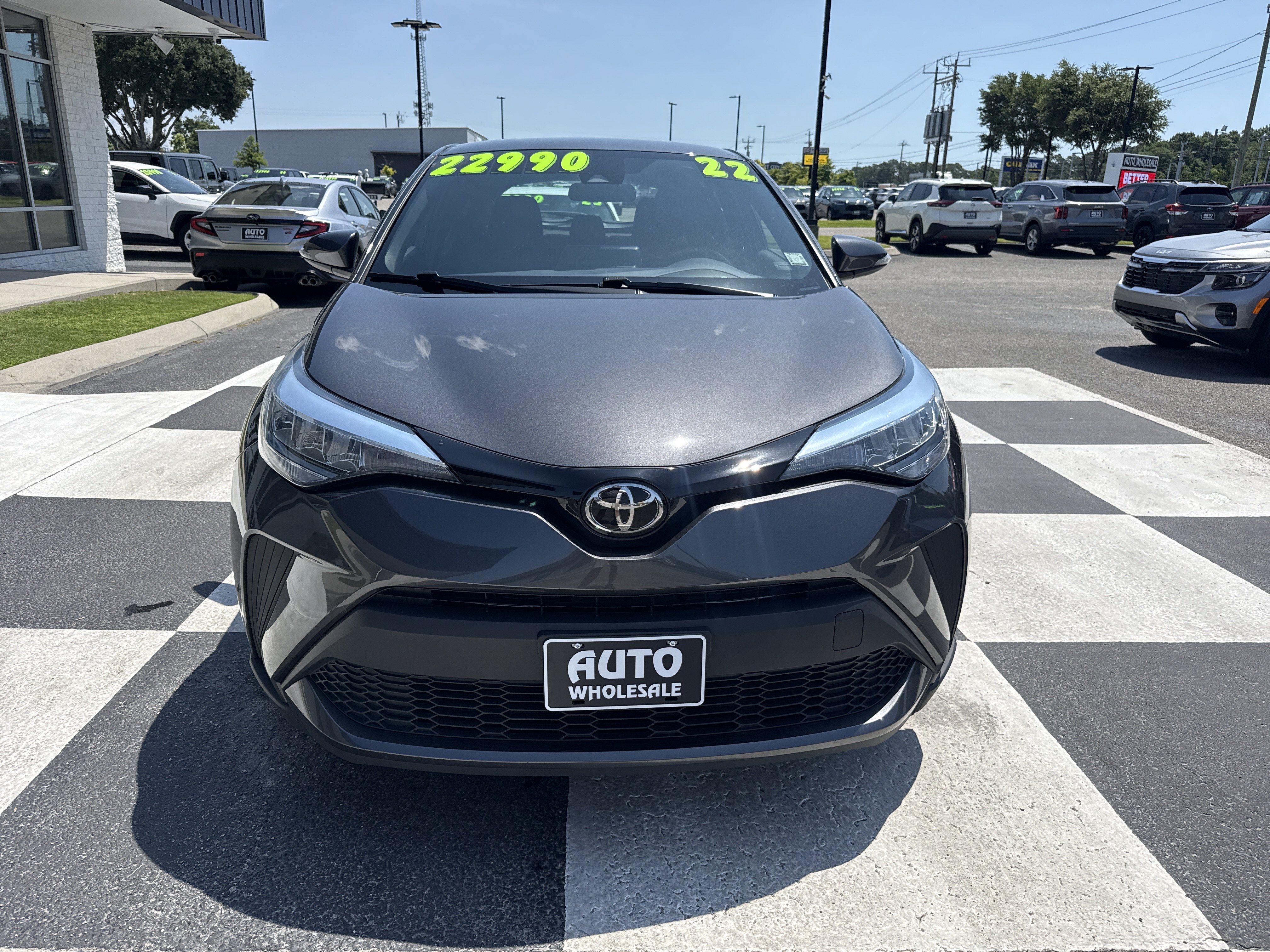 Used 2022 Toyota C-HR XLE FWD image 2