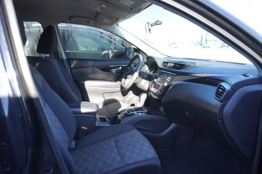 Used 2017 Nissan Rogue Sport SV AWD/4WD image 9