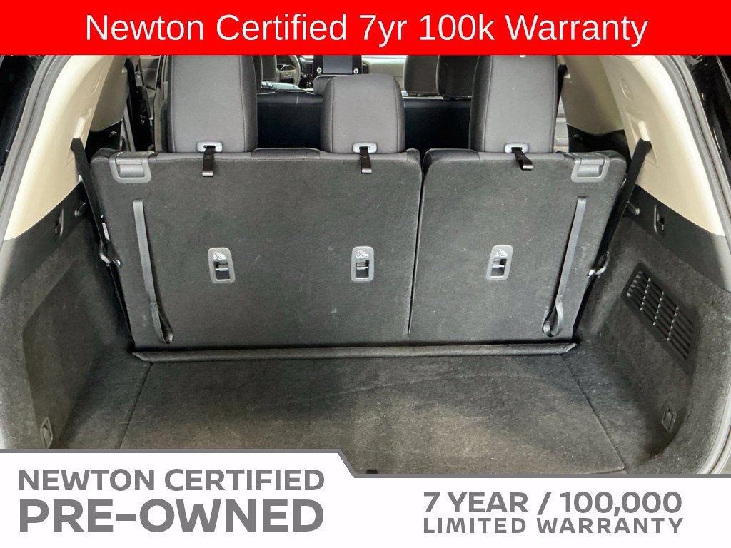Used 2025 Nissan Pathfinder SV FWD image 21