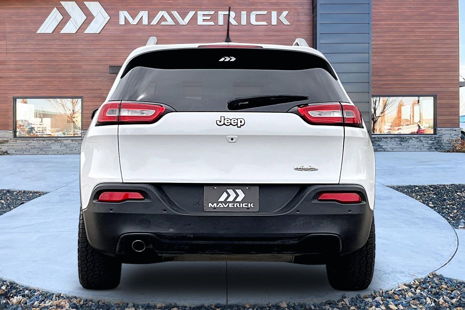 Used 2017 Jeep Cherokee Latitude w/ Safety/Convenience Group FWD image 6