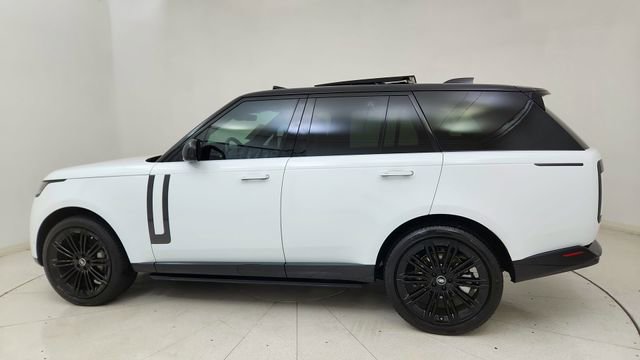 Used 2025 Land Rover Range Rover SE image 4