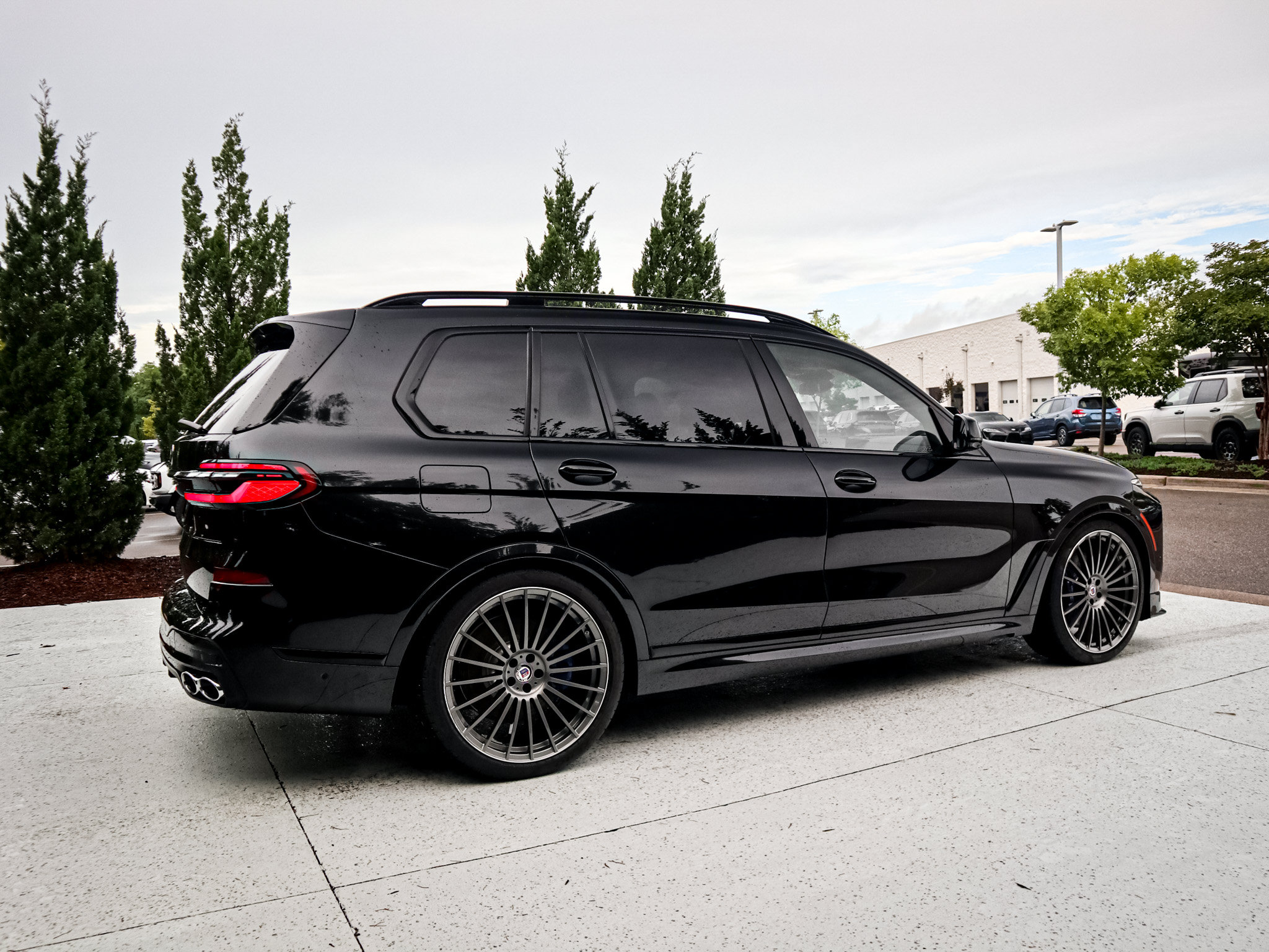 Used 2025 BMW ALPINA XB7 AWD/4WD image 11