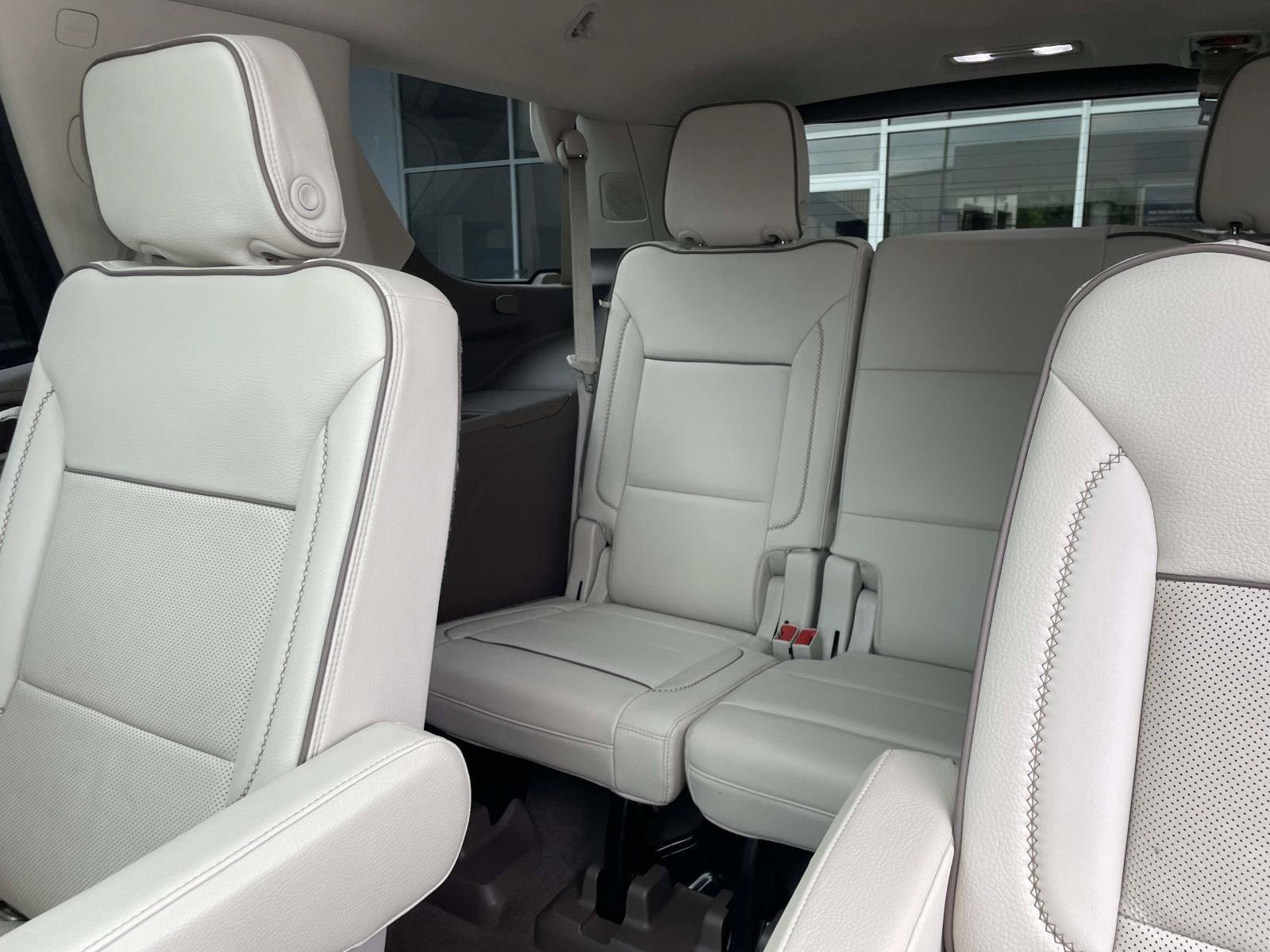 Used 2021 GMC Yukon Denali w/ Denali Premium Package RWD image 15