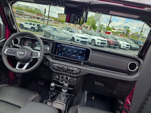 Used 2024 Jeep Wrangler Unlimited Sahara w/ Technology Group AWD/4WD image 59