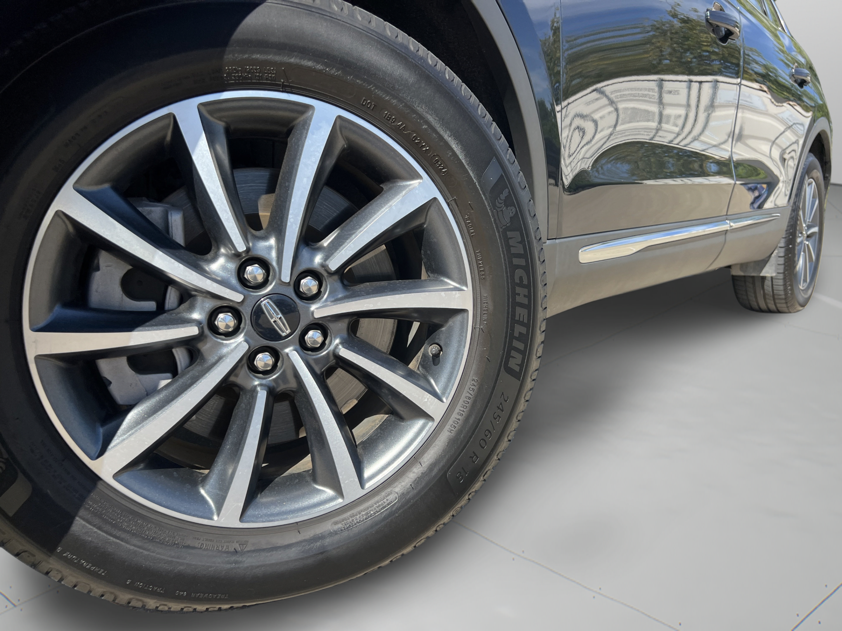 Used 2022 Lincoln Nautilus FWD image 32