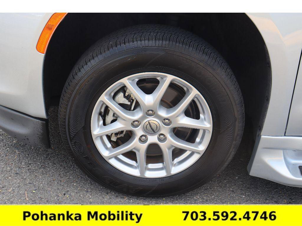 Used 2023 Chrysler Voyager LX image 28