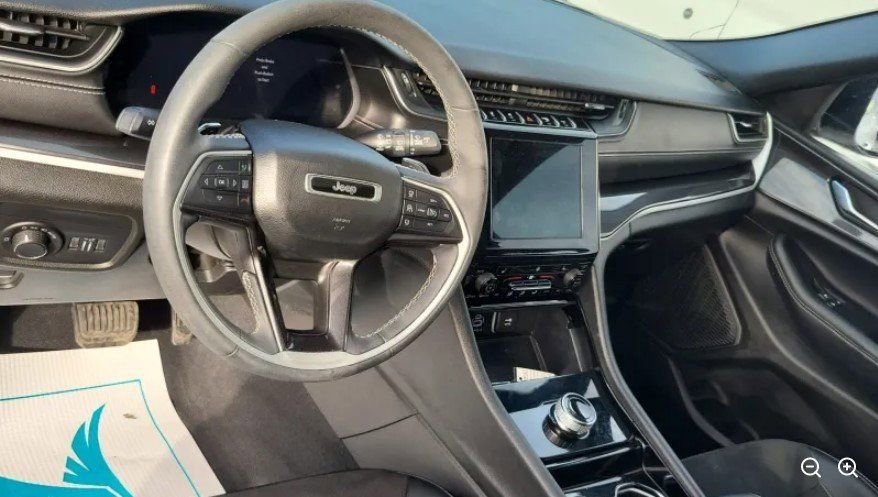 Used 2023 Jeep Grand Cherokee Altitude image 11