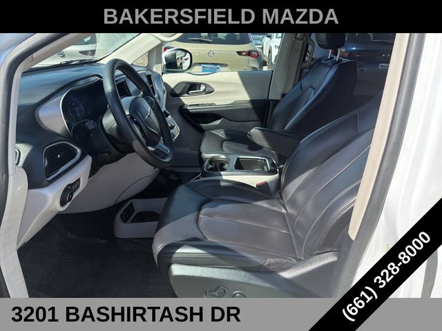 Used 2023 Chrysler Pacifica Touring-L FWD image 9