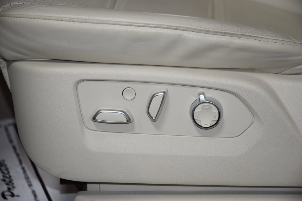 Used 2024 Cadillac Escalade ESV Sport Platinum w/ LPO, ONYX Package AWD/4WD image 40