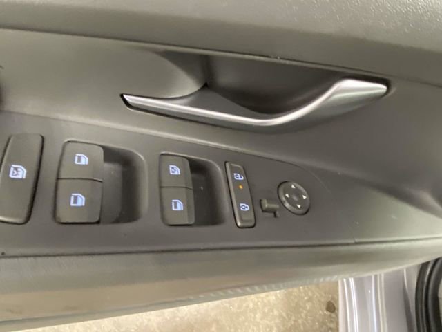 Used 2024 Hyundai Elantra SEL image 13