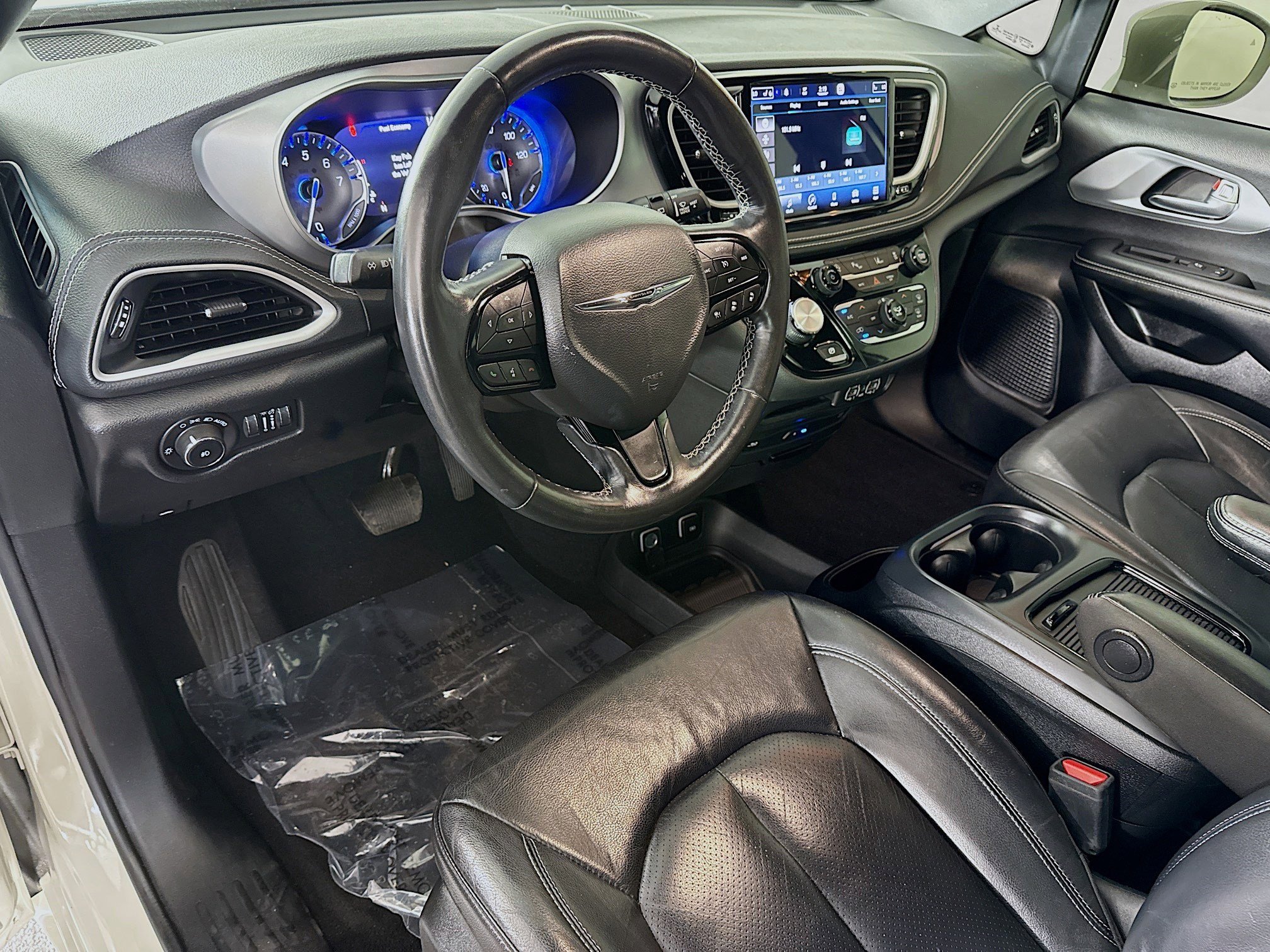 Used 2021 Chrysler Pacifica Touring-L w/ Uconnect Theater Family Group image 23