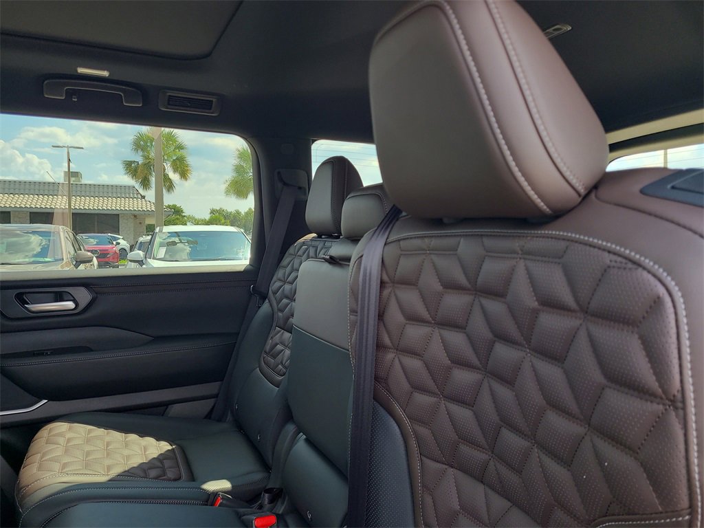 New 2025 Nissan Armada Platinum Reserve image 6