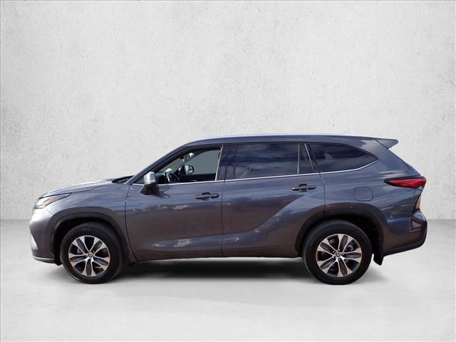 Used 2021 Toyota Highlander XLE video 2