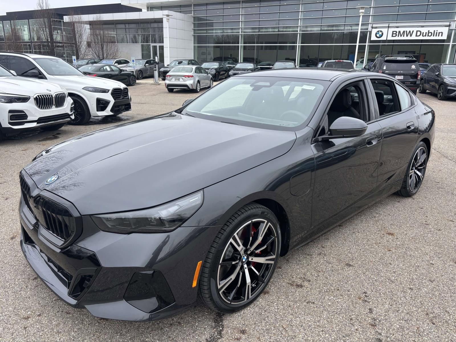 New 2026 BMW 550e xDrive image 1