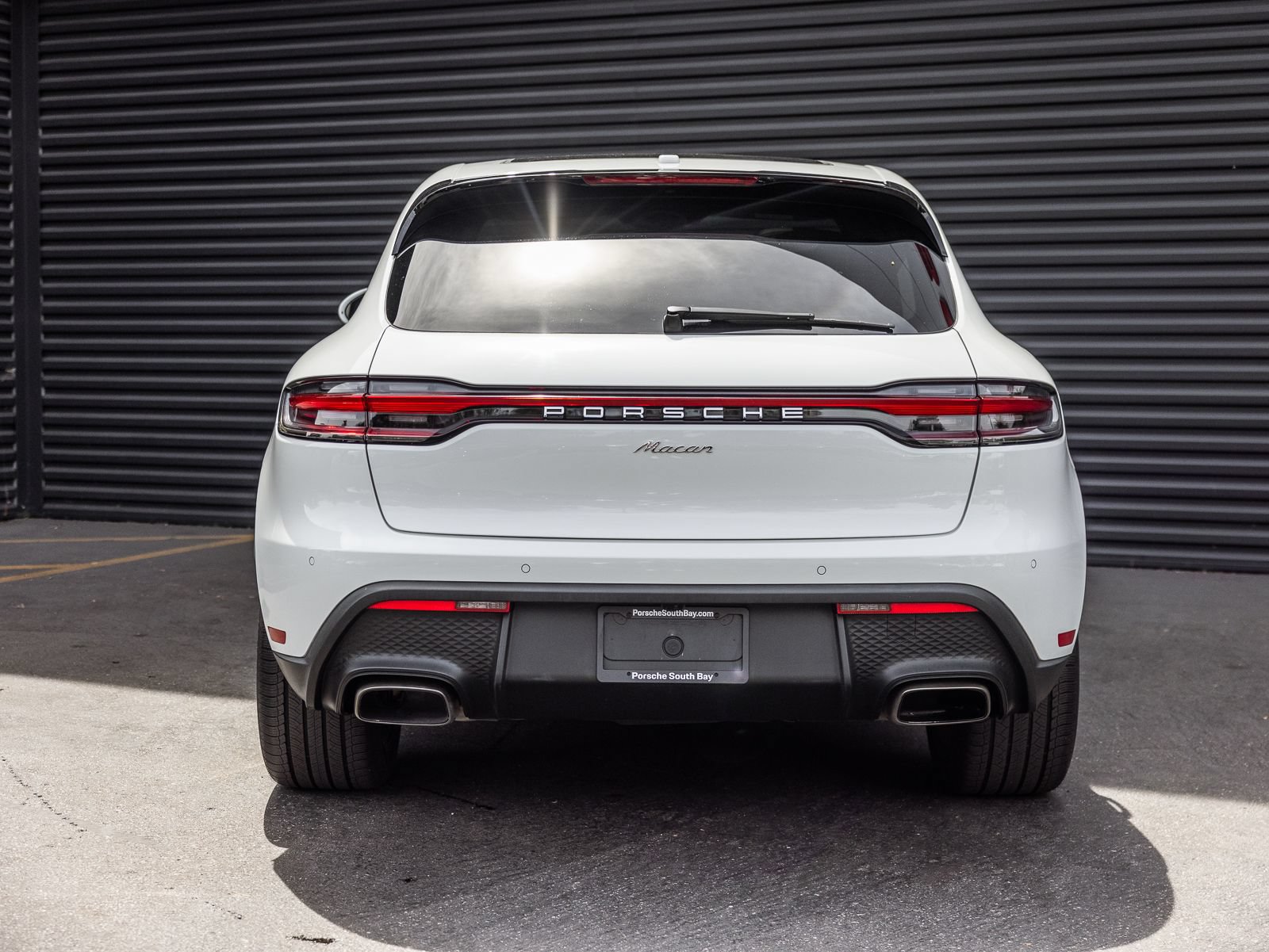 Certified 2024 Porsche Macan AWD/4WD image 9
