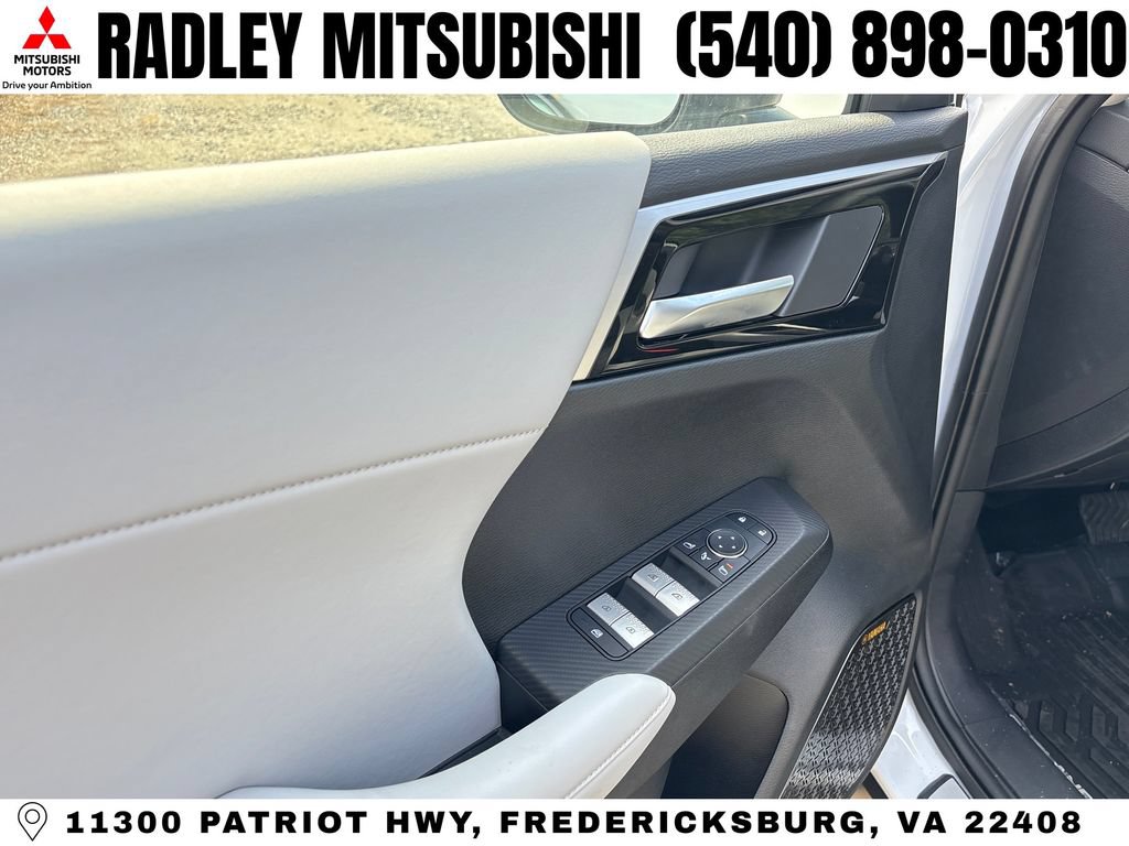 New 2026 Mitsubishi Outlander SE FWD image 5