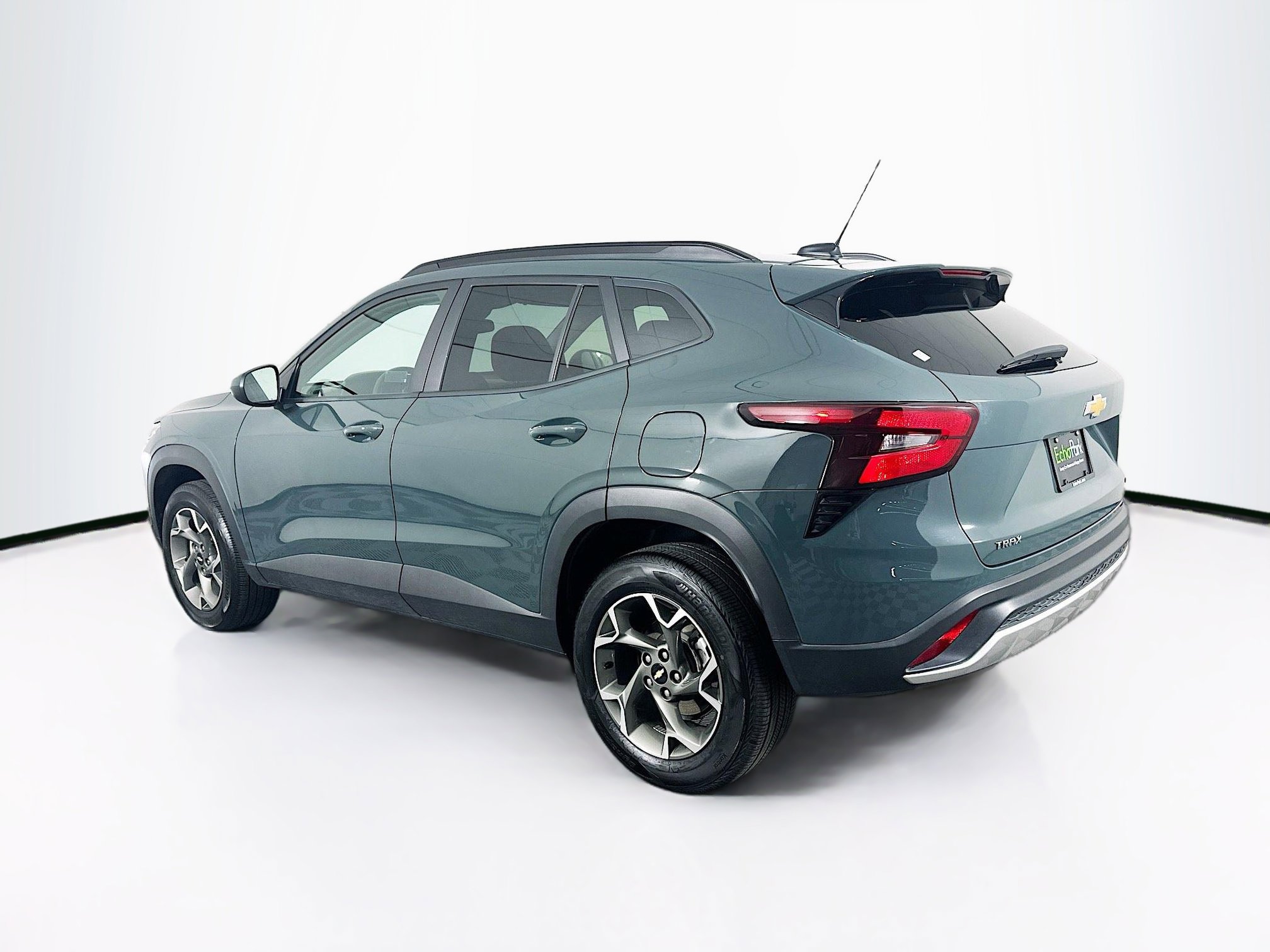 Used 2025 Chevrolet Trax LT w/ LT Convenience Package image 5