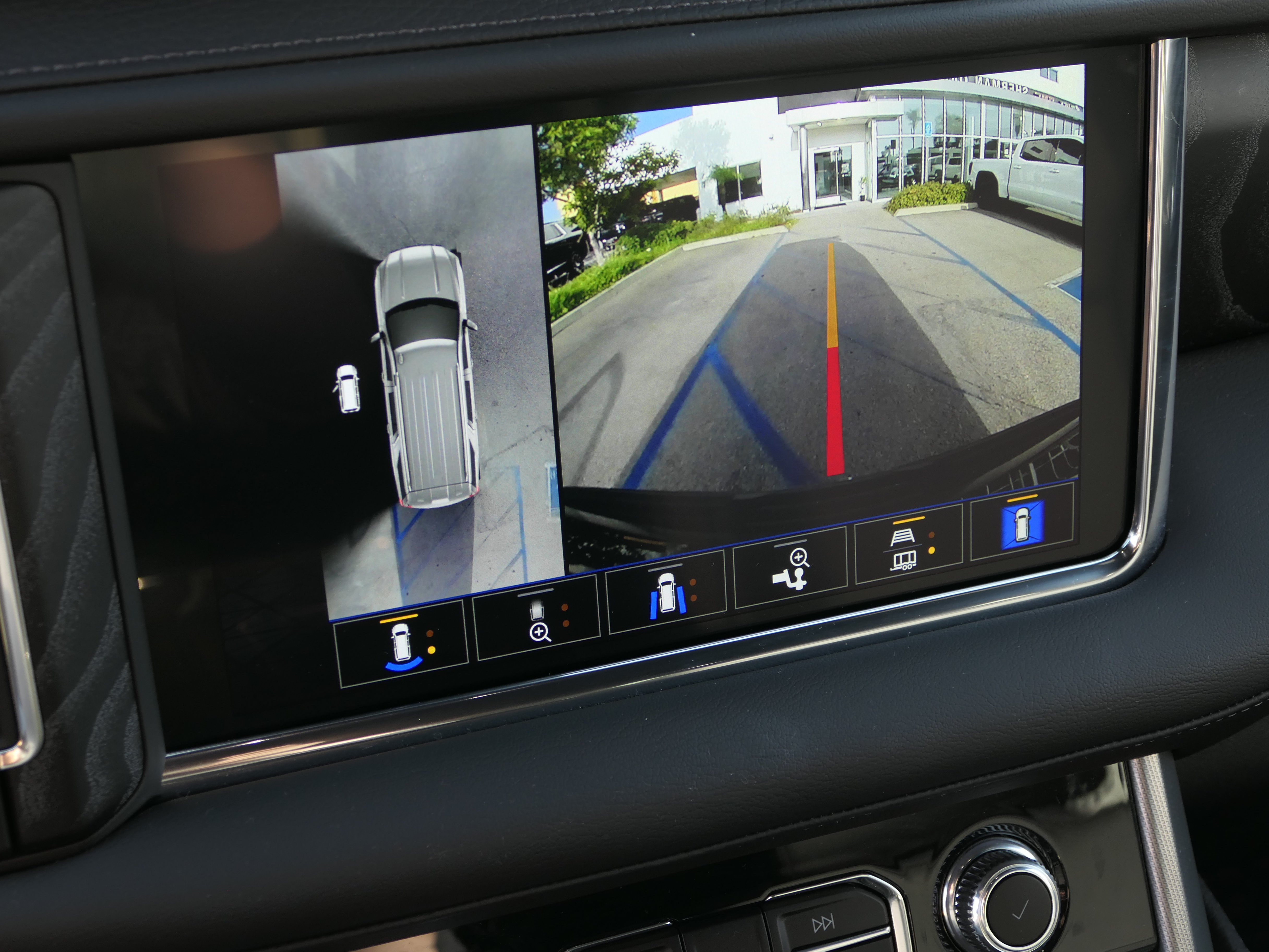 Used 2023 GMC Yukon Denali RWD image 23