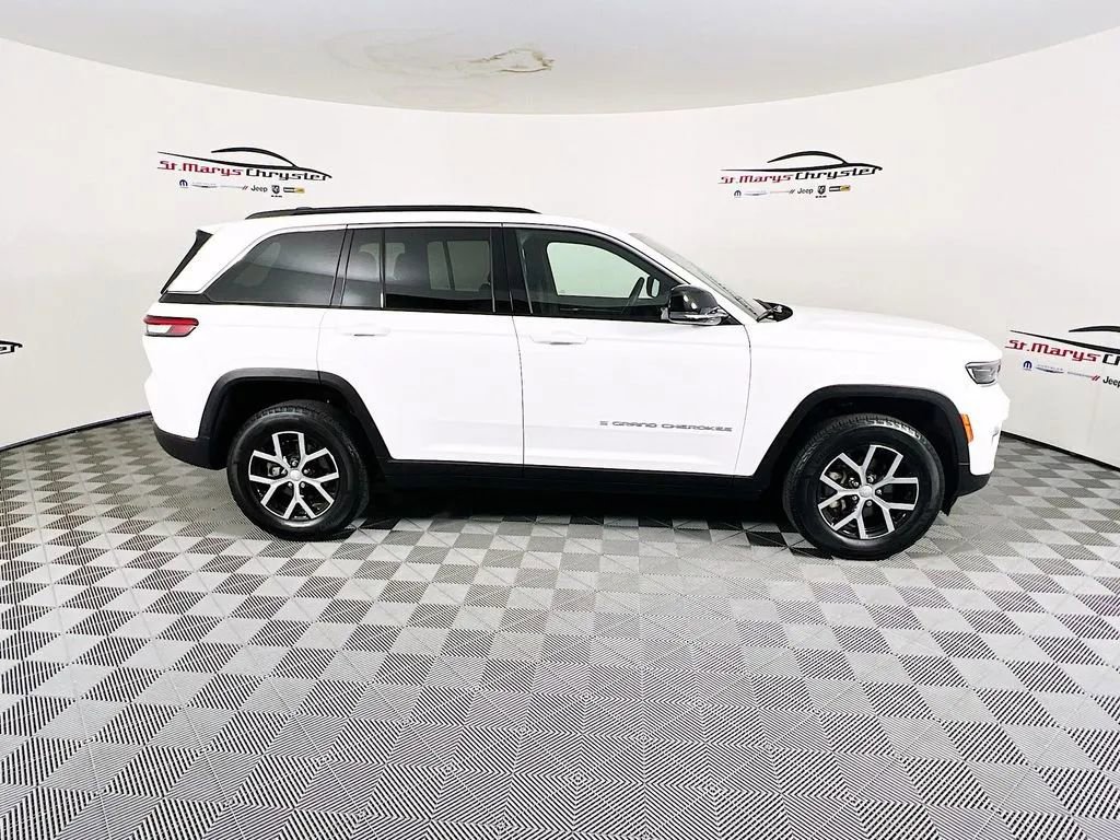 Used 2024 Jeep Grand Cherokee Limited AWD/4WD image 9