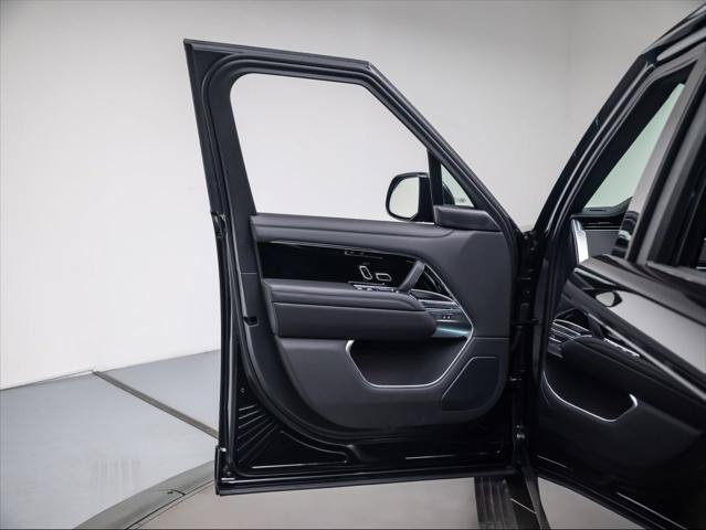 New 2026 Land Rover Range Rover Long Wheelbase SE AWD/4WD image 24