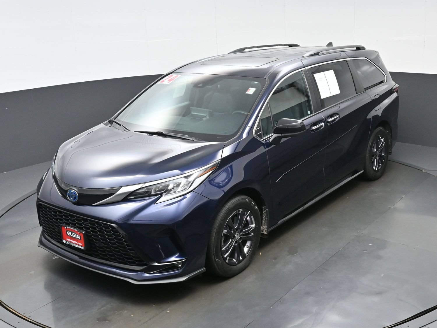 Used 2024 Toyota Sienna XSE AWD/4WD image 38