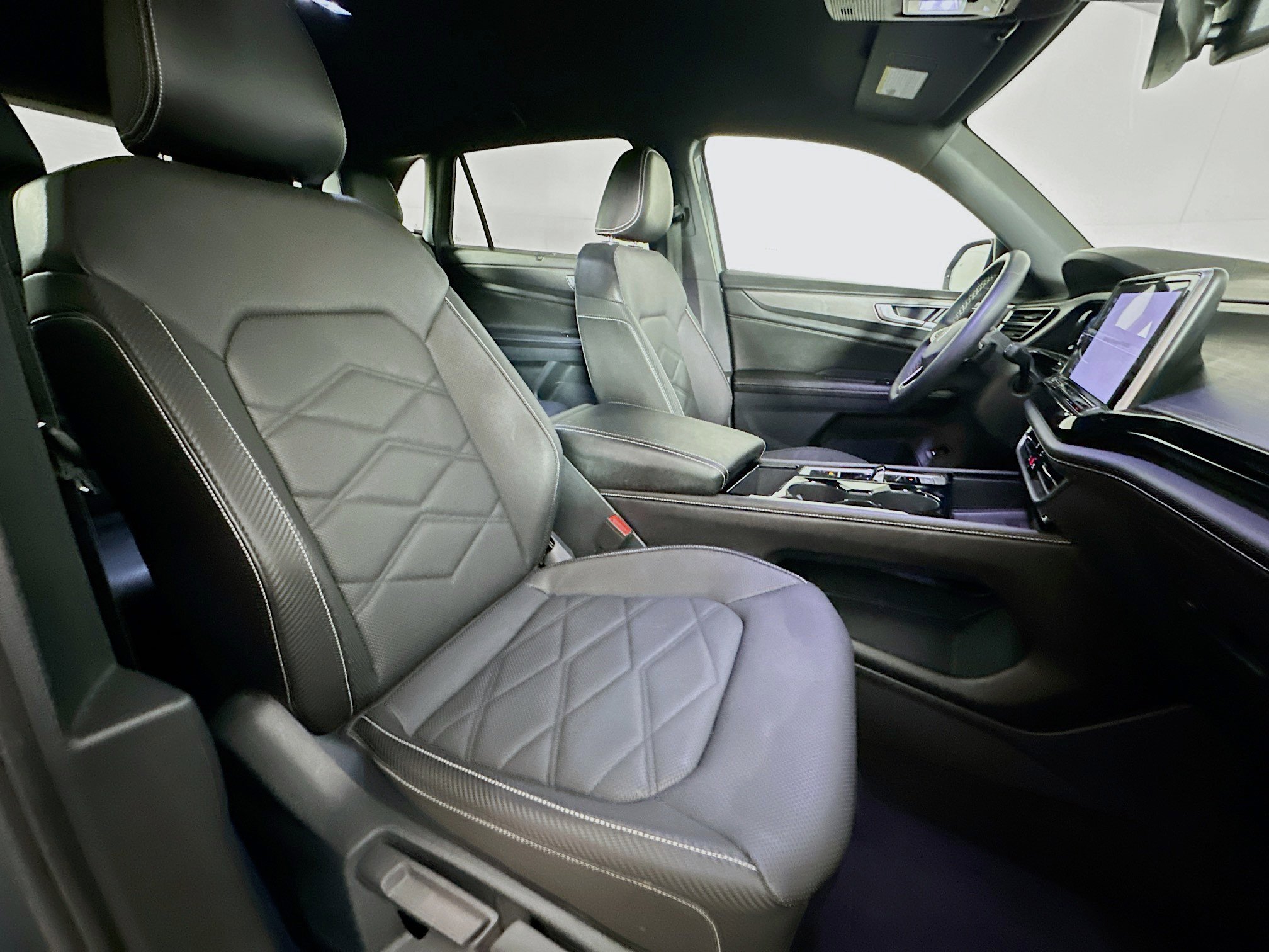 Used 2024 Volkswagen Atlas Cross Sport SE image 29