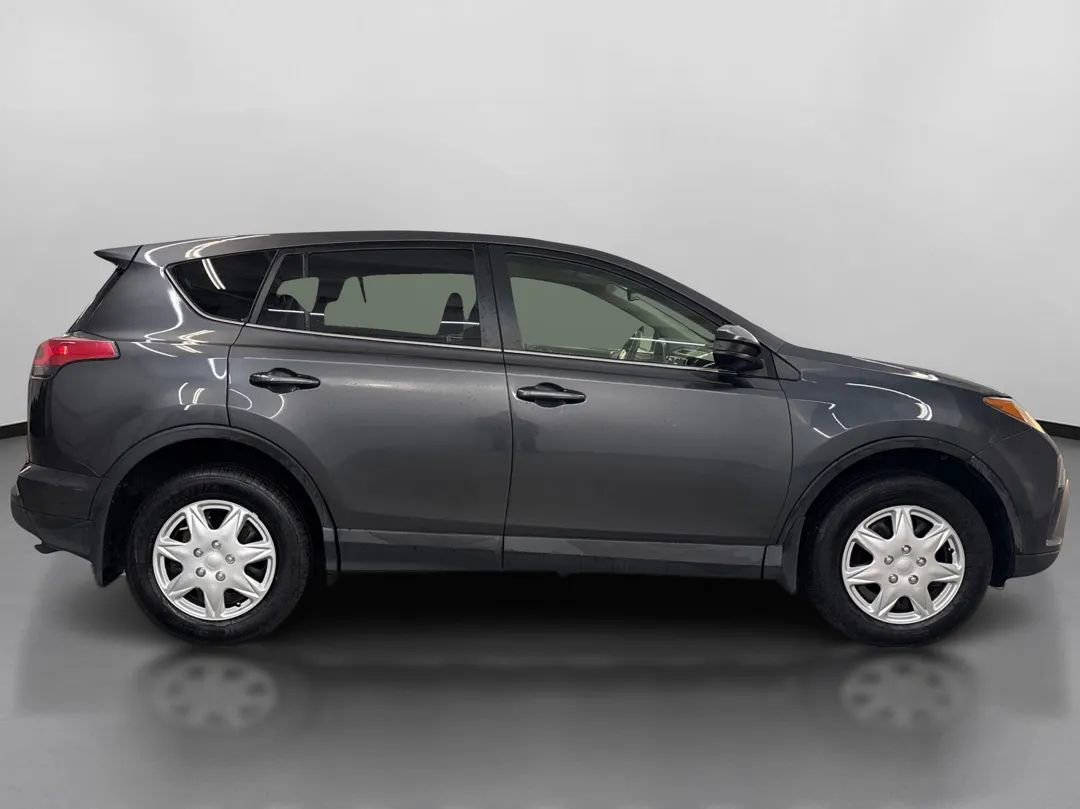 Used 2018 Toyota RAV4 LE image 11