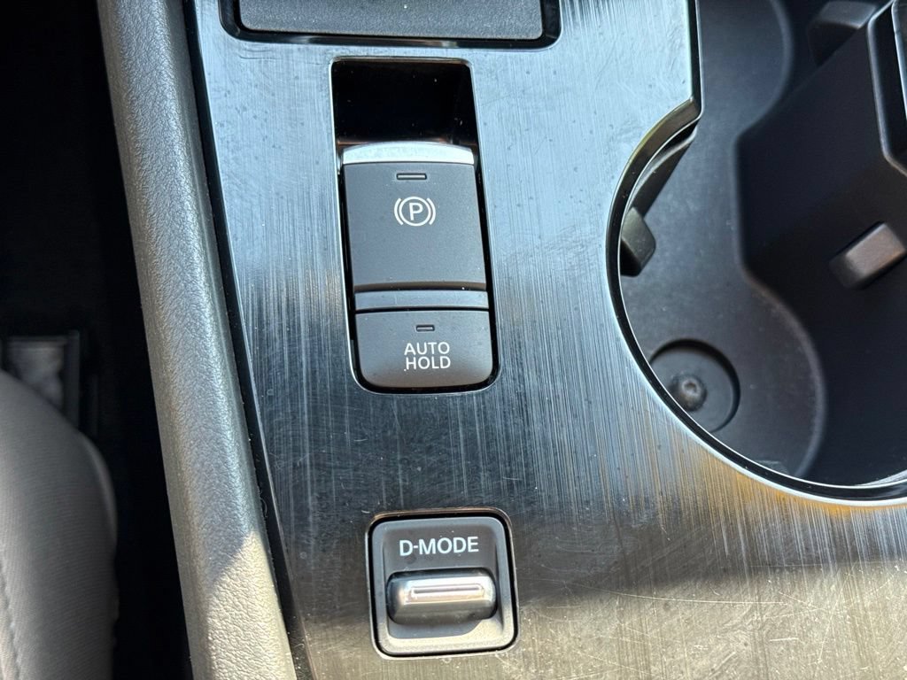 Certified 2025 Nissan Rogue SV FWD image 29