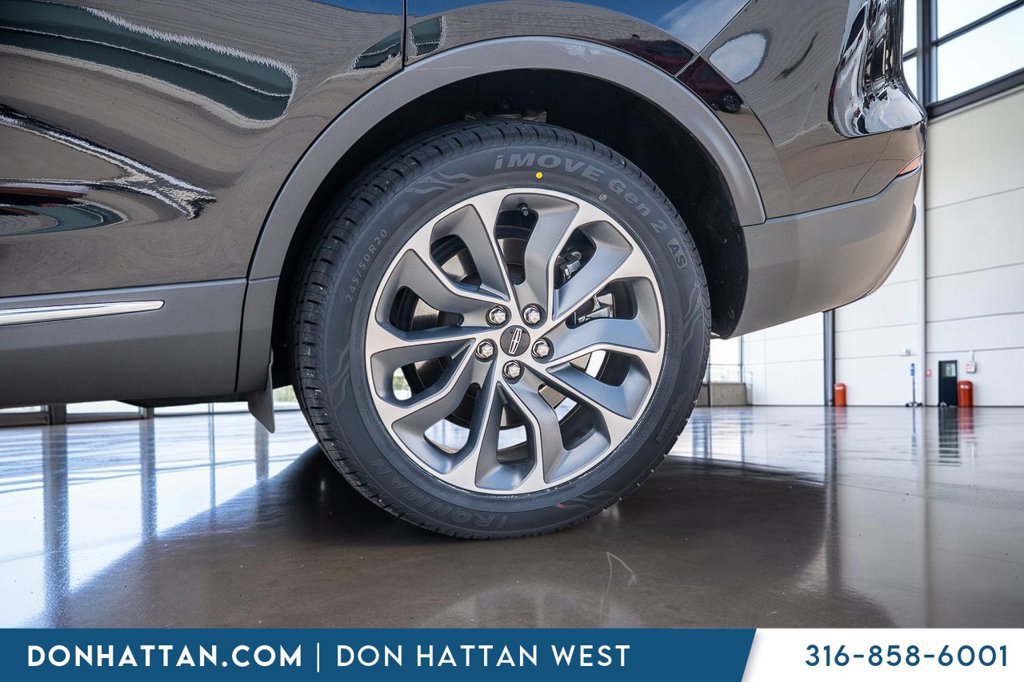 Used 2022 Lincoln Nautilus Reserve AWD/4WD image 39