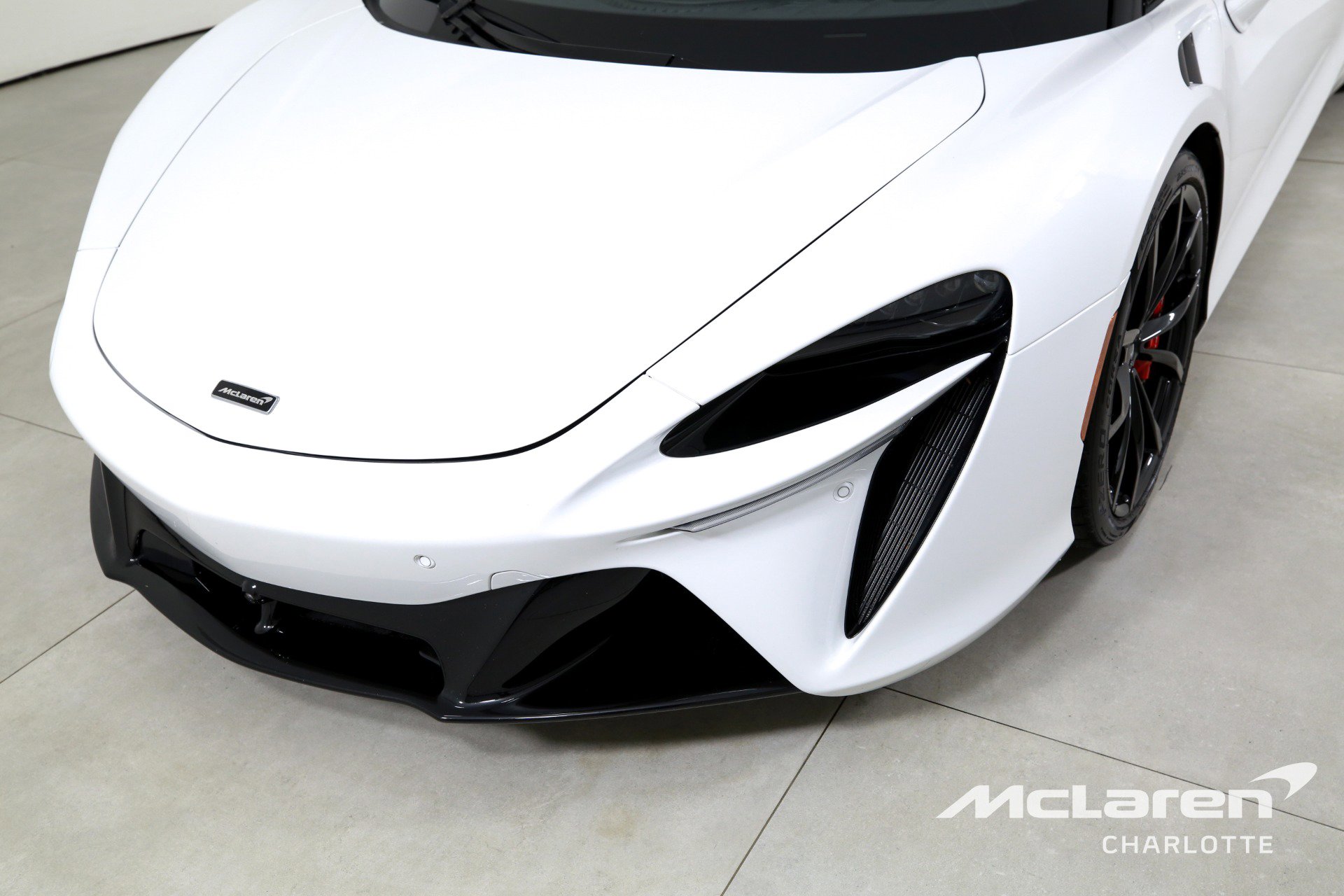 Used 2024 McLaren Artura image 27