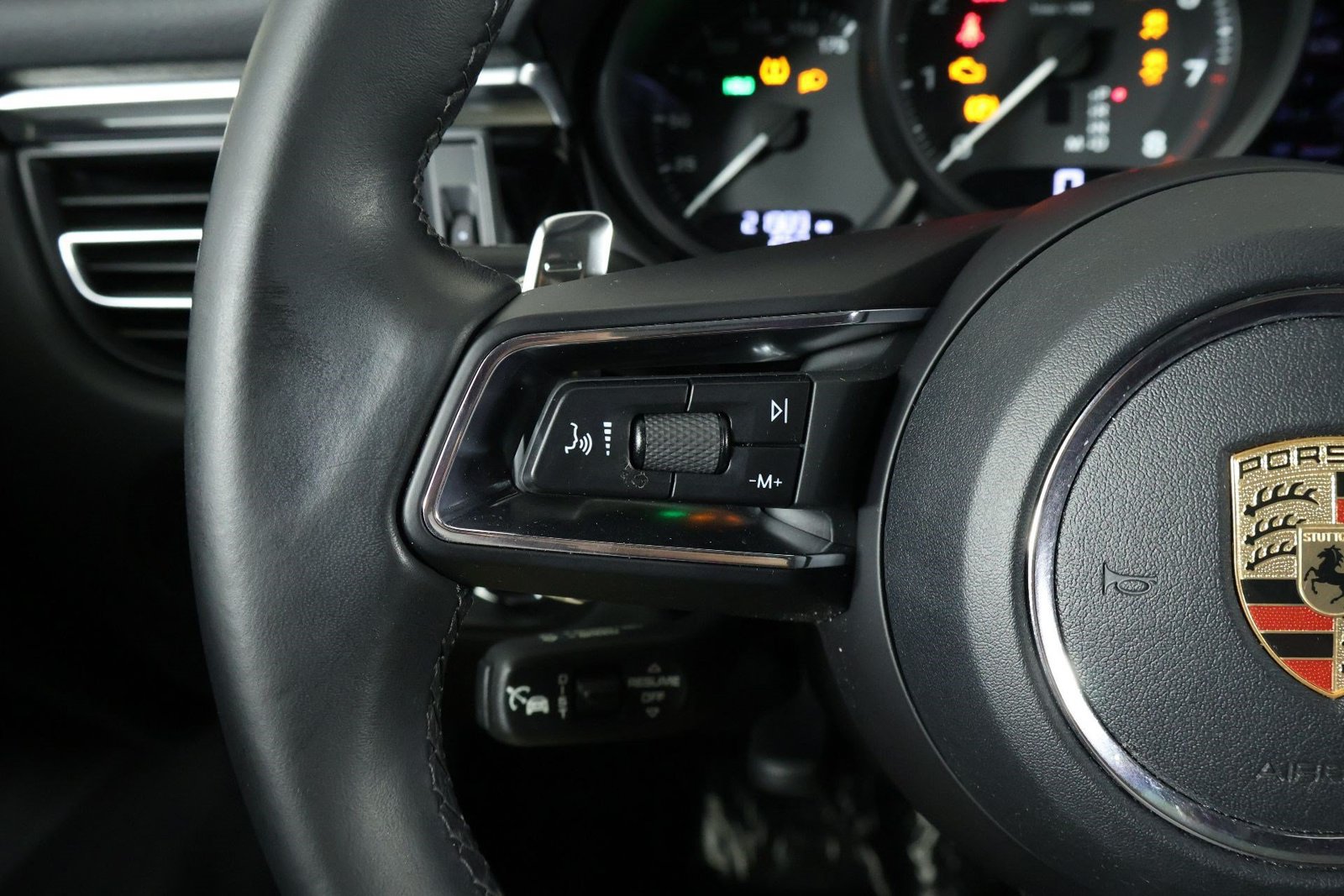 Certified 2023 Porsche Macan AWD/4WD image 14