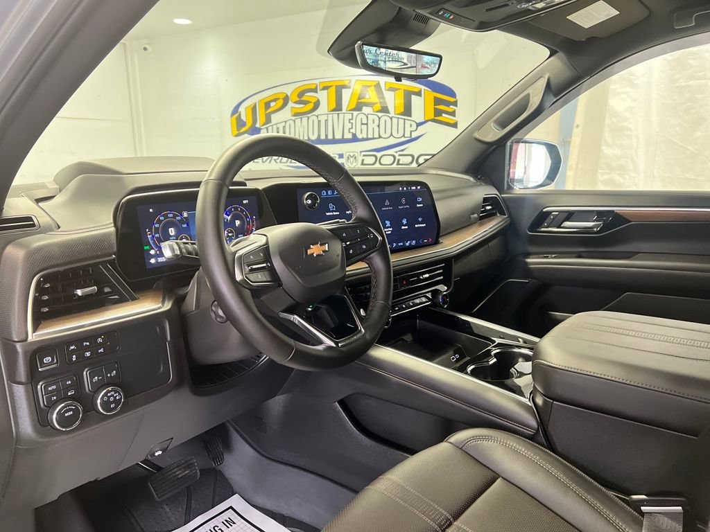 Used 2025 Chevrolet Suburban High Country AWD/4WD image 21