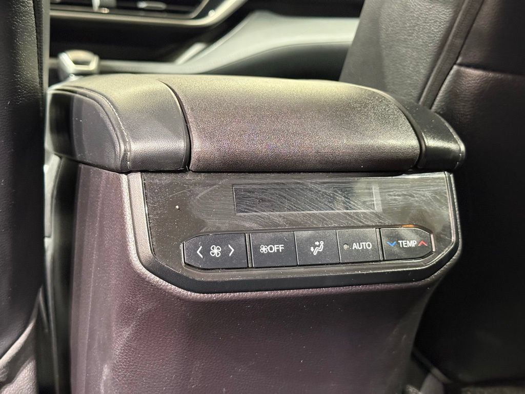 Used 2023 Toyota Highlander XLE AWD/4WD image 22
