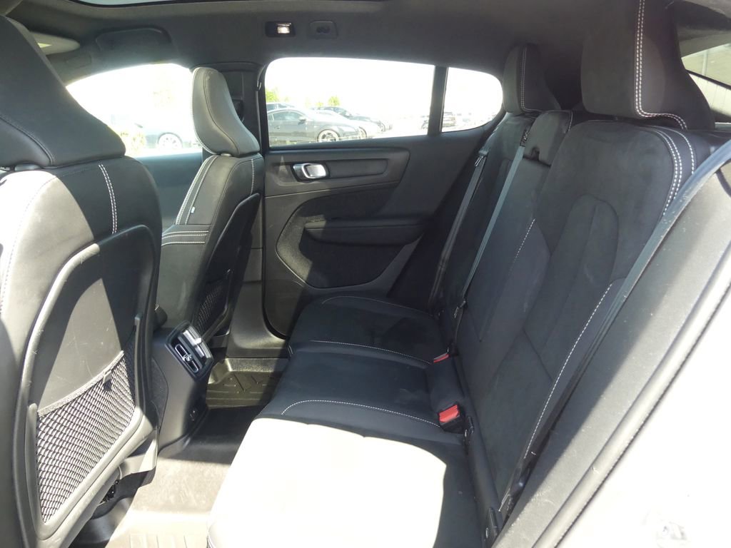 Used 2023 Volvo C40 P8 Recharge Plus image 12