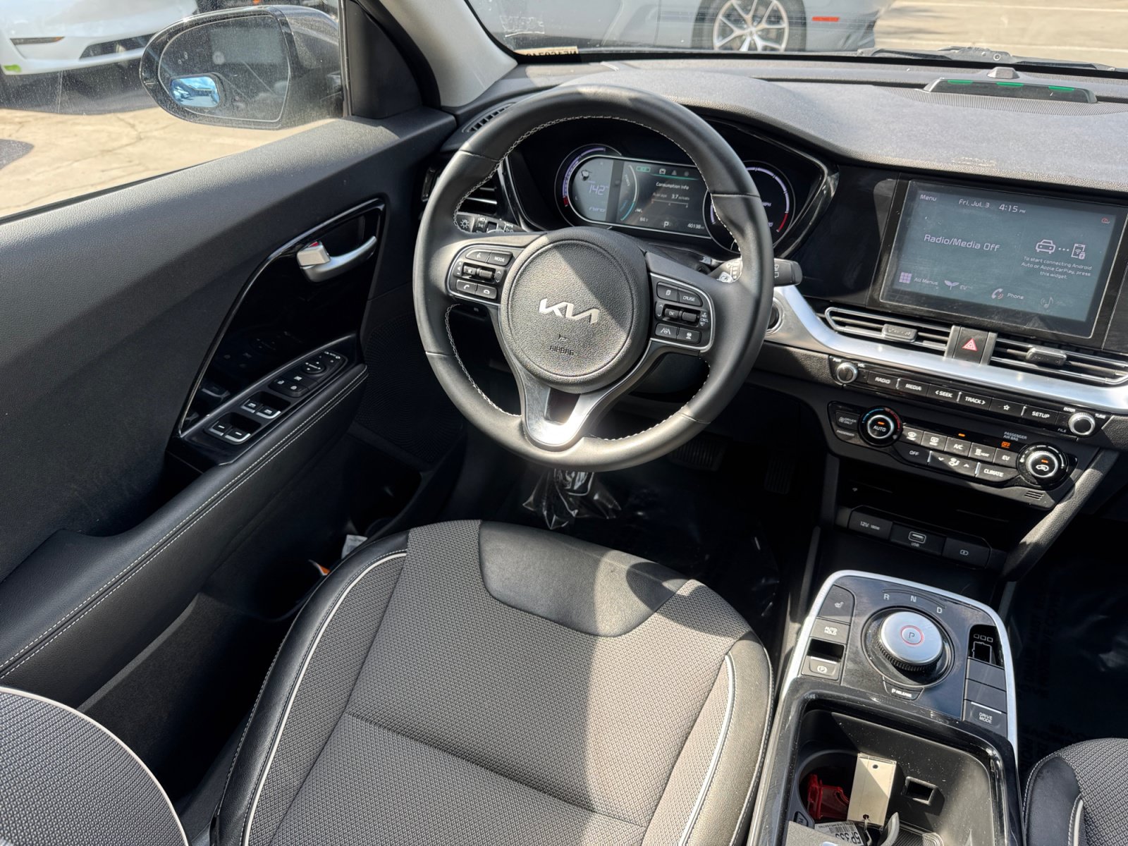 Used 2022 Kia Niro EX FWD image 16