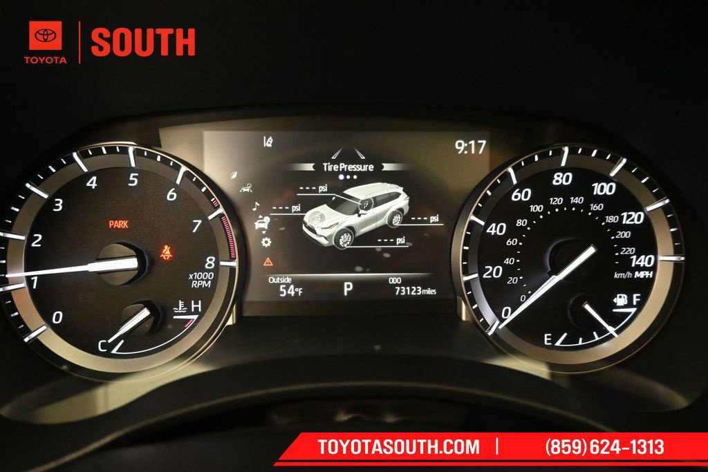 Used 2022 Toyota Highlander XLE AWD/4WD image 12