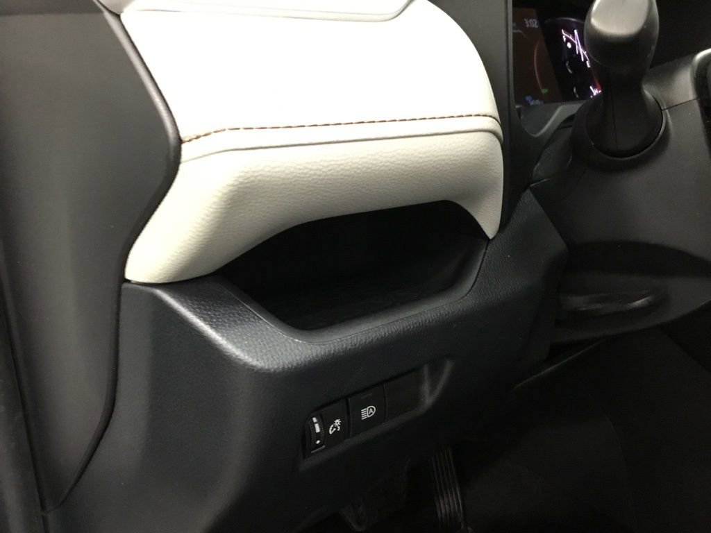 Used 2023 Toyota RAV4 XLE image 9