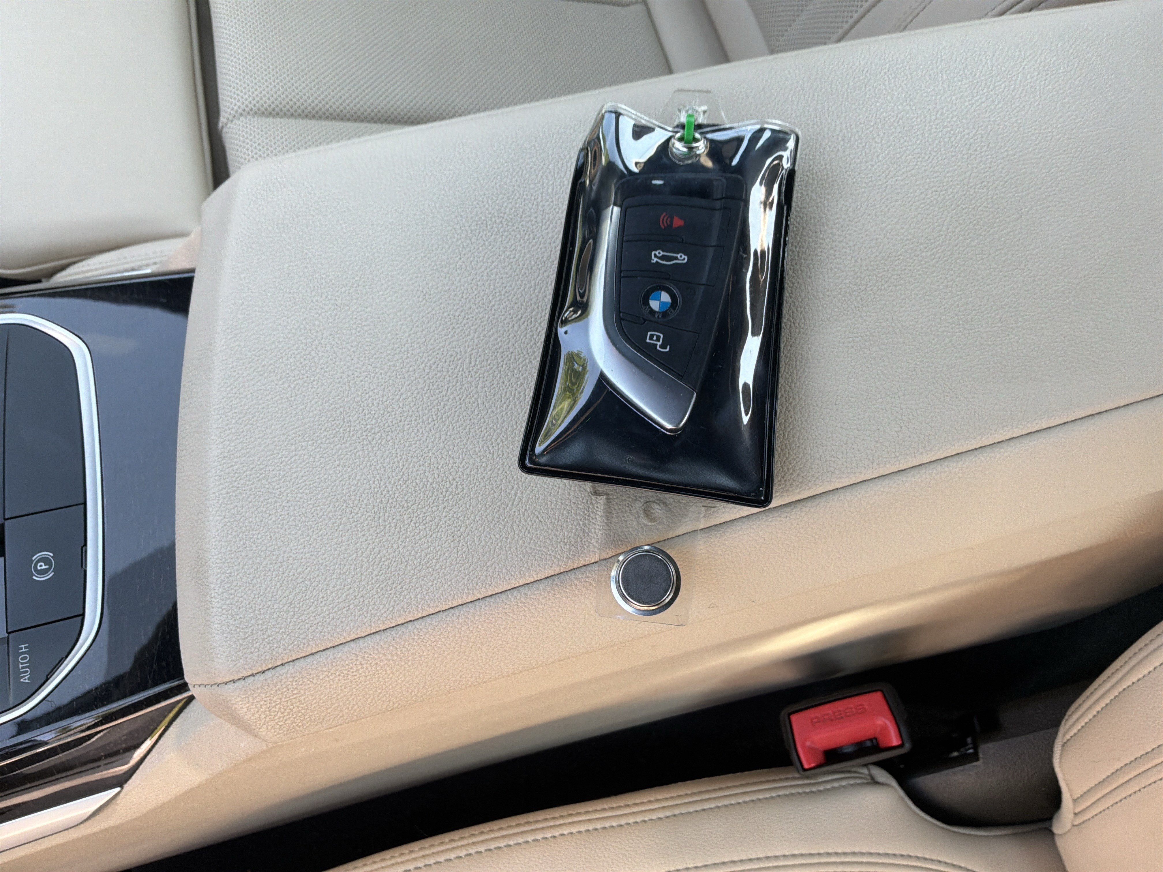 Used 2024 BMW 330e w/ Premium Package RWD image 36