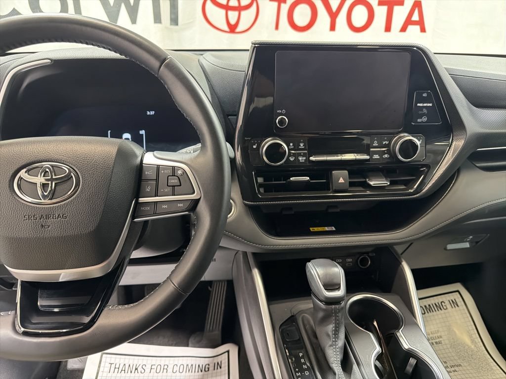 Used 2025 Toyota Highlander XSE AWD/4WD image 26