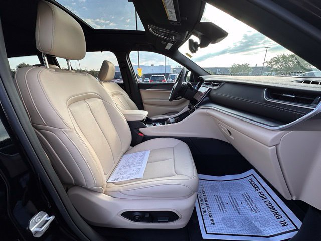 Used 2025 Jeep Grand Cherokee L Limited w/ Luxury Tech Group II AWD/4WD image 31